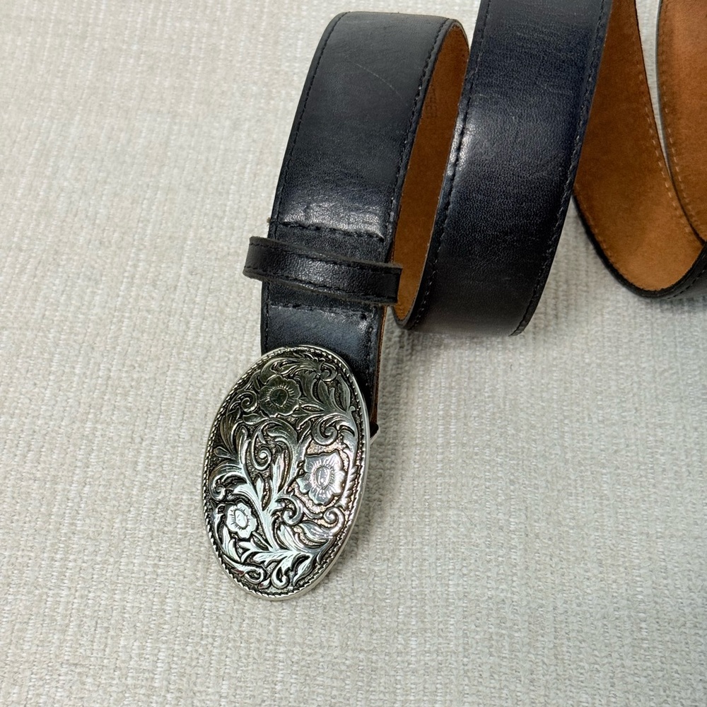 Source Unknown Black Leather Belt with Engraved Silver Floral Oval Buckle - Picture 6 of 6